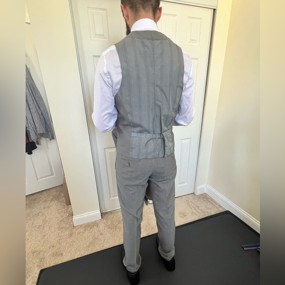 Light gray 3 piece slim fit suit 36Sx30 - Picture 3 of 12